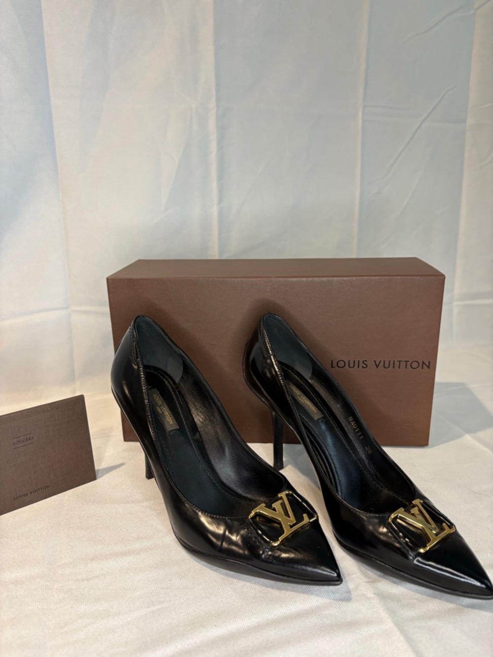 Louis Vuitton LV Logo Black Leather Heels Pumps Size 38 Made in Italy - Picture 2 of 11